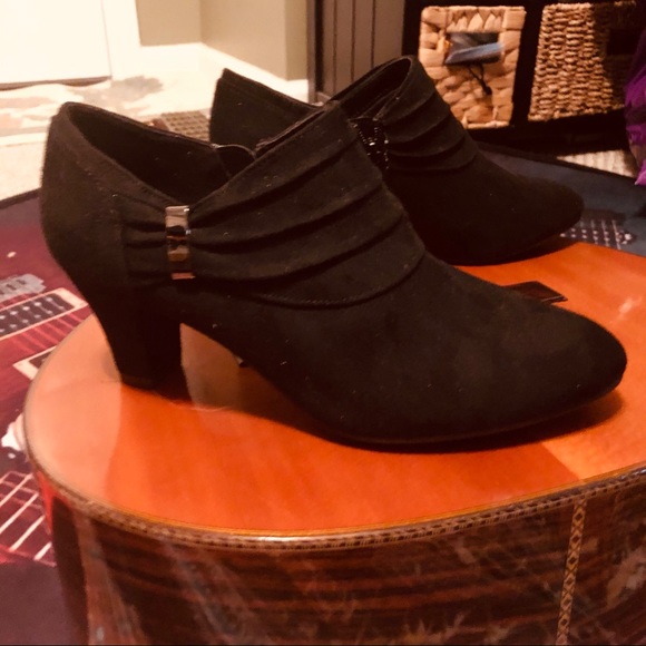 Perfect XAppeal Black Ankle Booties .Size 7 - Picture 6 of 10